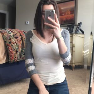 Cream and gray quarter sleeve wet seal shirt